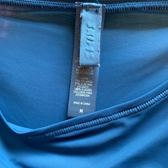 Bundle of 2 SKIMS tank bodysuits. Medium. Good condition - Picture 3 of 4